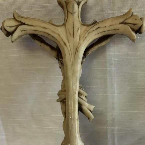 Large Resin Jesus Christ on the Cross Statue - Picture 2 of 6